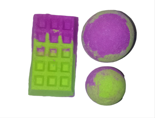 Sweet Pea and Jasmine Bath Bomb