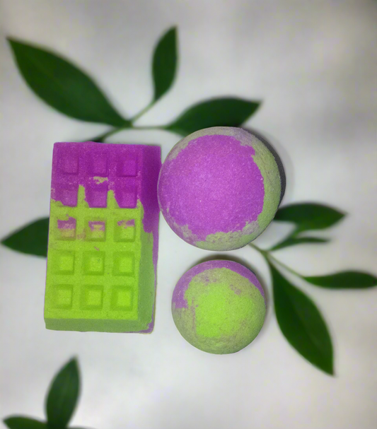 Sweet Pea and Jasmine Bath Bomb